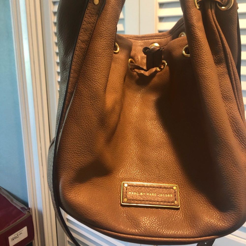 Marc Jacobs bucket bag in tan. Almost brand new.